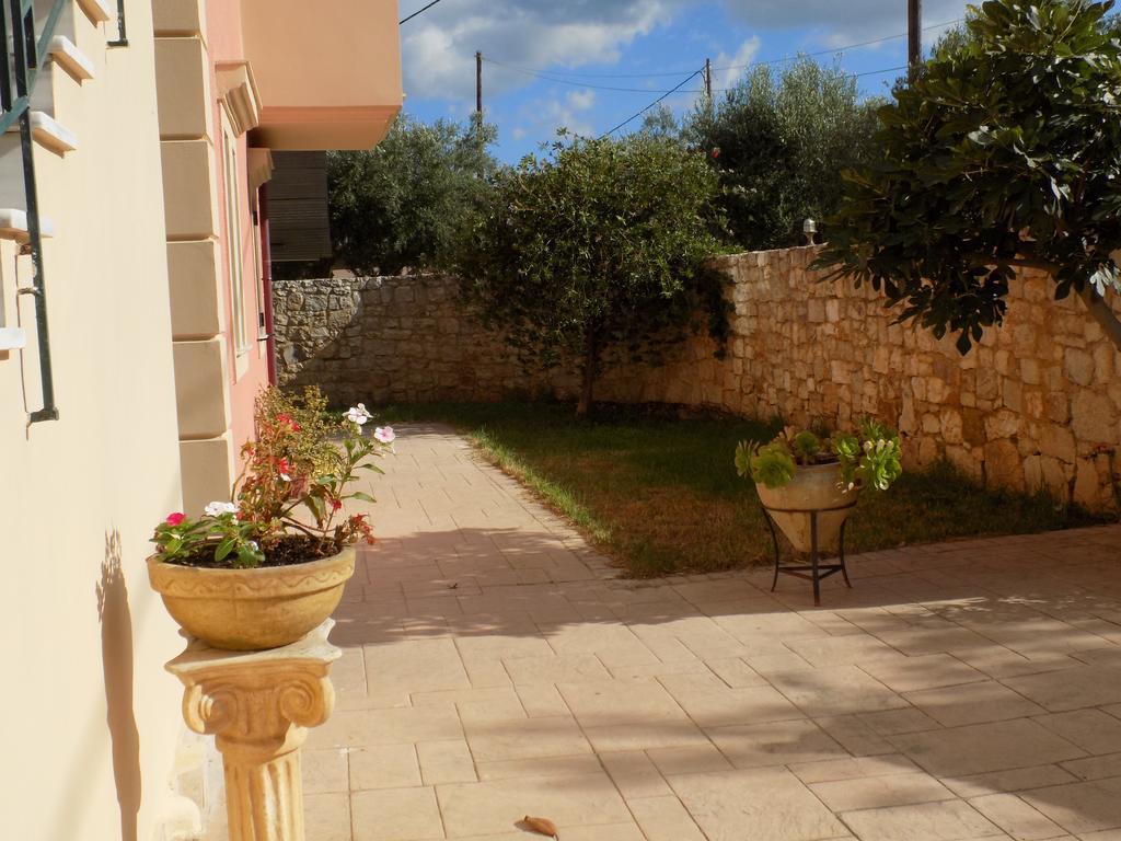 Kolona Apartments Lixouri Exterior foto