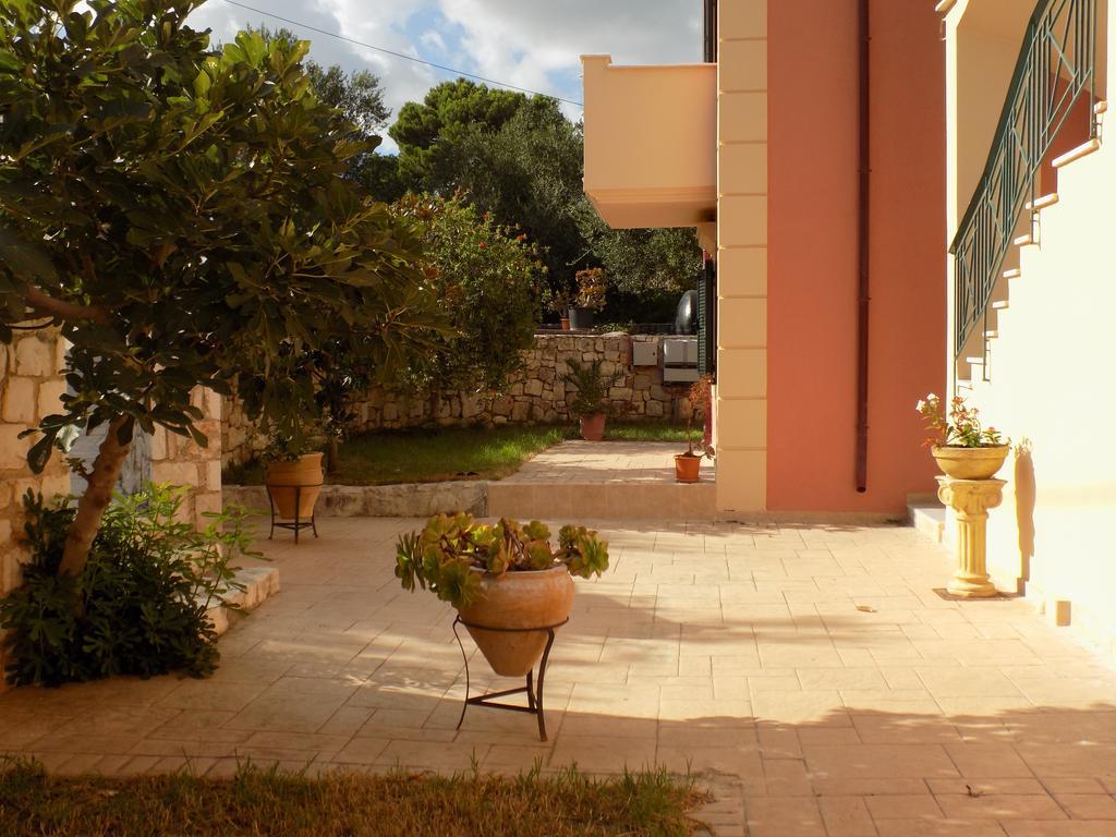 Kolona Apartments Lixouri Exterior foto