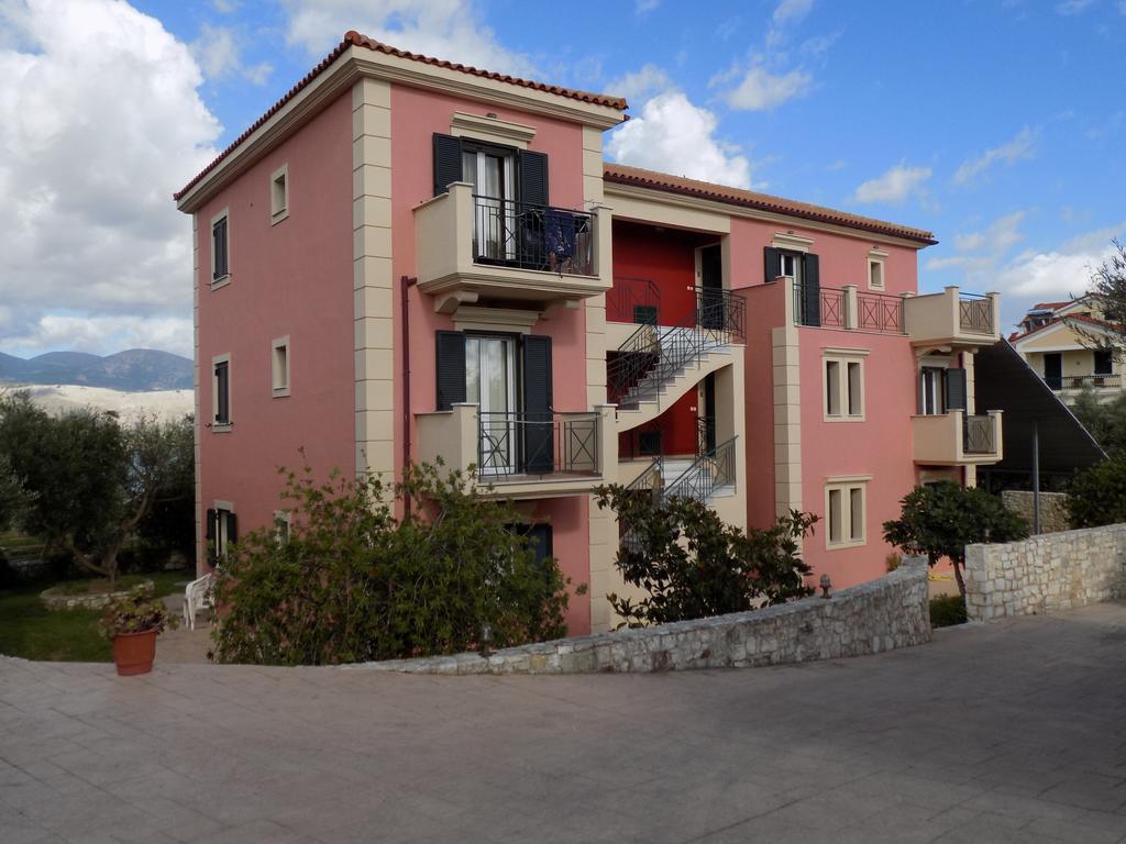 Kolona Apartments Lixouri Exterior foto